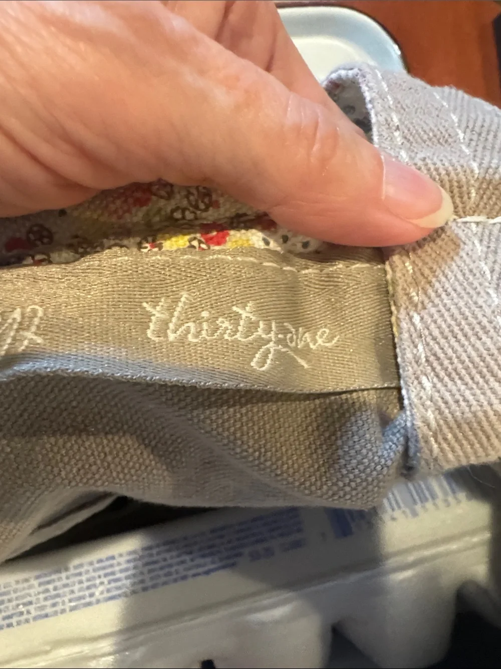 thirty-one Bag Canvas Tan with Floral Trim Pockets